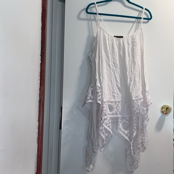 Addition Elle crochet Handkerchief hem tank